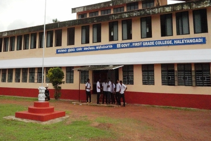 https://cache.careers360.mobi/media/colleges/social-media/media-gallery/23887/2019/1/4/Campus View of Government First Grade College Haleangadi_Campus-View.jpg